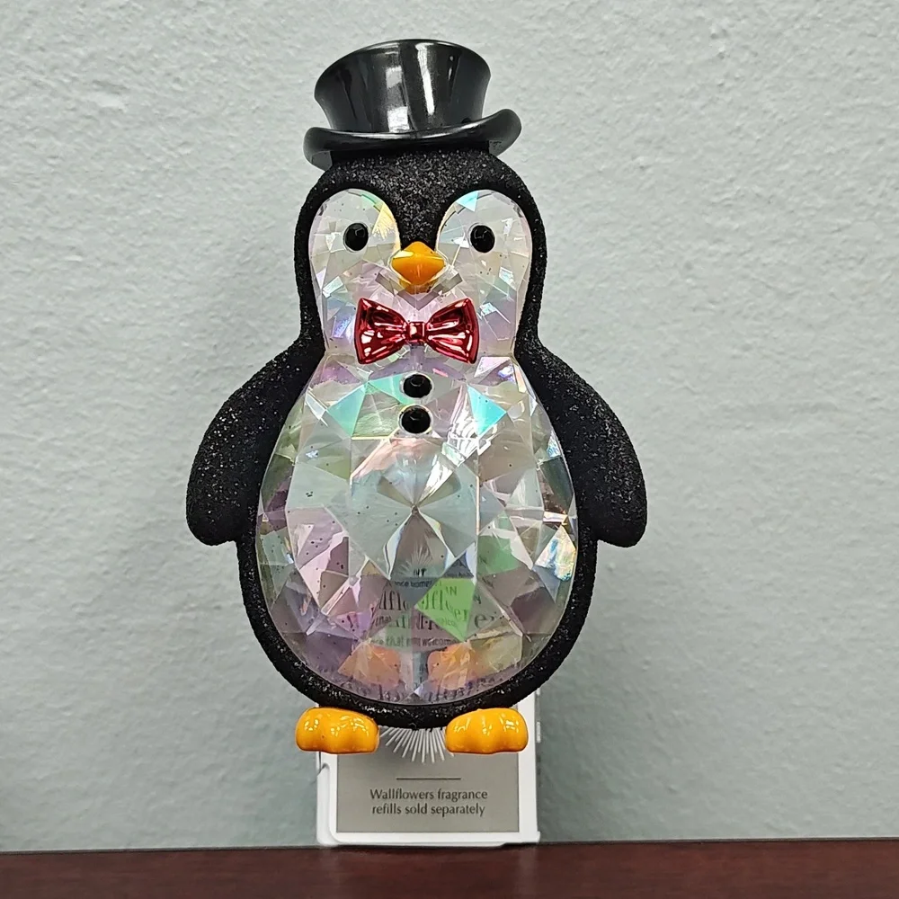 Bath & Body Works White Barn MR.PENGUIN Nightlight + SWEETS & TREATS Wallflowers